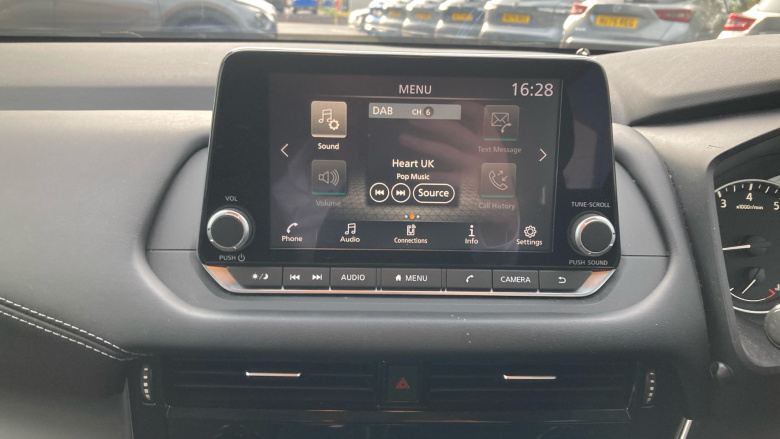 Nissan Qashqai 1.3 DiG-T MH Acenta Premium 5dr Petrol Hatchback